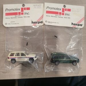 Pair Of Herpa Promotex HO Scale Jeep Grand Cherokees